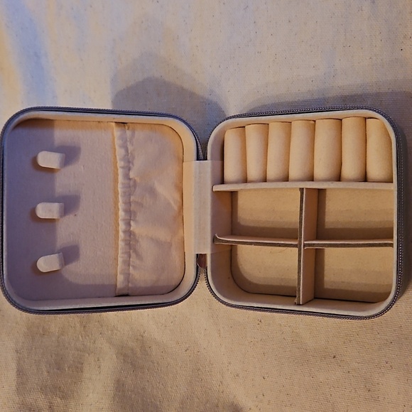 Gray Square Travel Jewelry Box - Picture 2 of 3